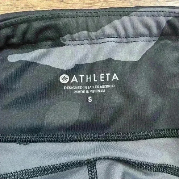 Athleta Camo Contender 7/8 Leggings Womens Sz S Pockets Black Gray Gym Hiking - Picture 4 of 12